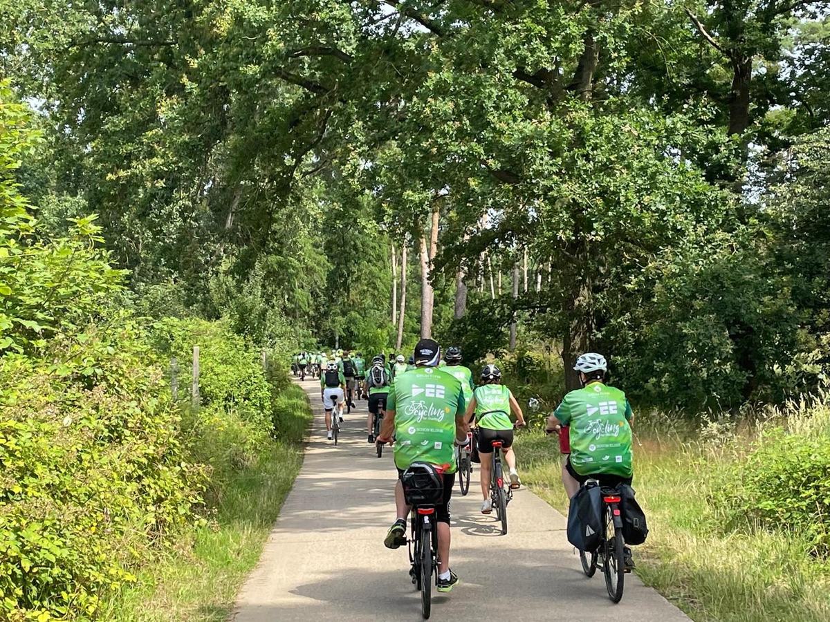 Radfahrer bei der Familientour von Cycling for Charity im Odenwald